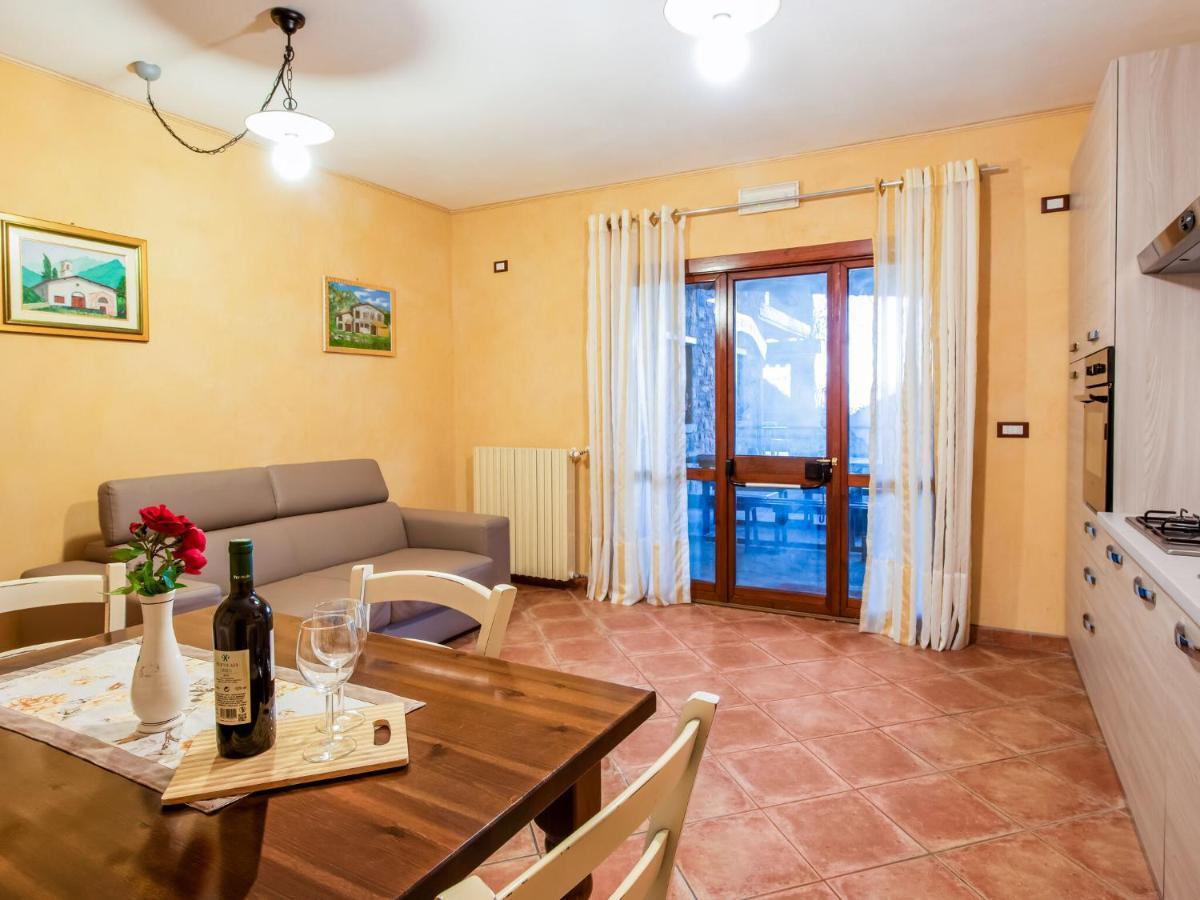 In A Green And Relaxing Atmosphere With Pool And Stunning Lake View Villa Marone Eksteriør bilde